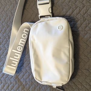 Lululemon Everywhere Belt Bag 1L